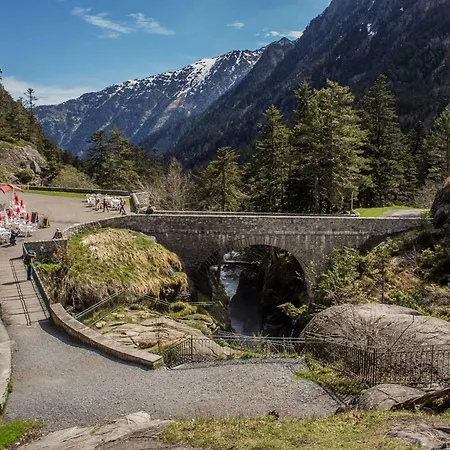 Confortable A Avec Parking Et Balcon - Fr-1-812-10 * Cauterets